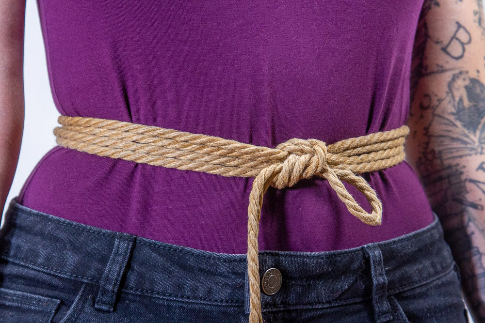 Ein doppellagiges Seil um eine Taille