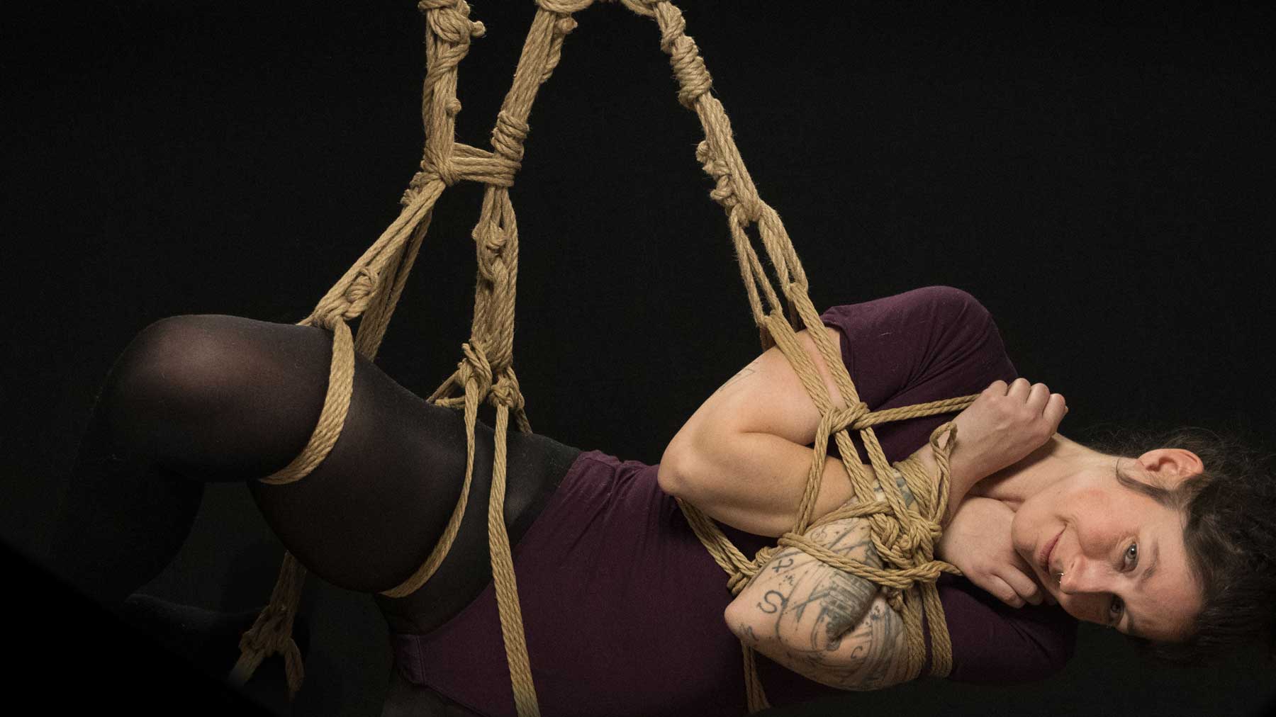 Suspension Shibari Bondage Juteseil Seitenhängung Hängefesselung