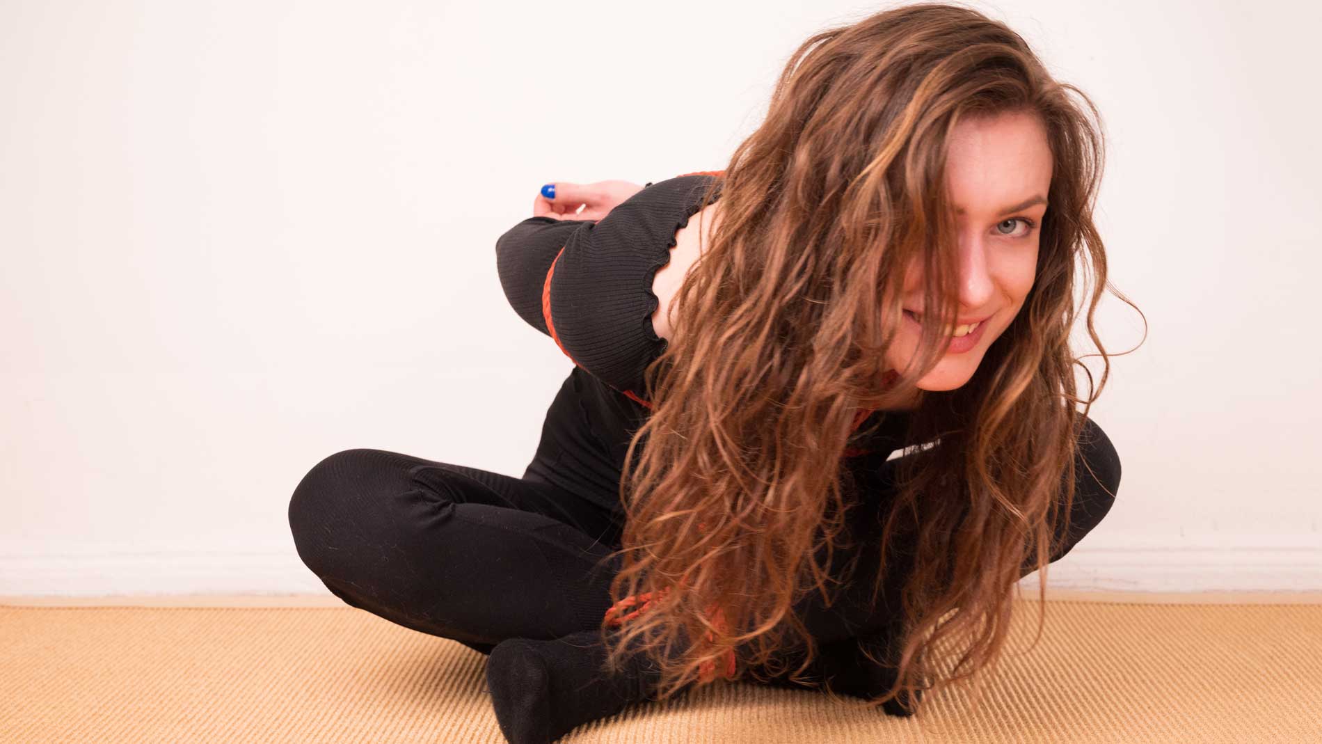 Herausfordernde Fesselungen, Predicament Bondage lernen, Shibari zuhause lernen